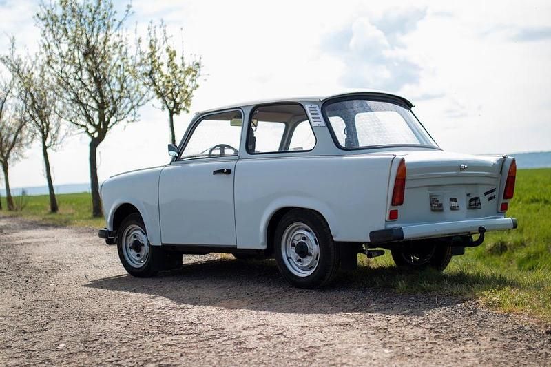 Weiß Gebraucht 1988 Trabant 601 Limousine | 9.990 € - Bild 1/4
