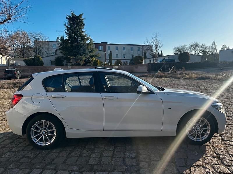 Gebraucht BMW 116 Sport Line 120 PS (88 kW) 2014 Weiß Kleinwagen