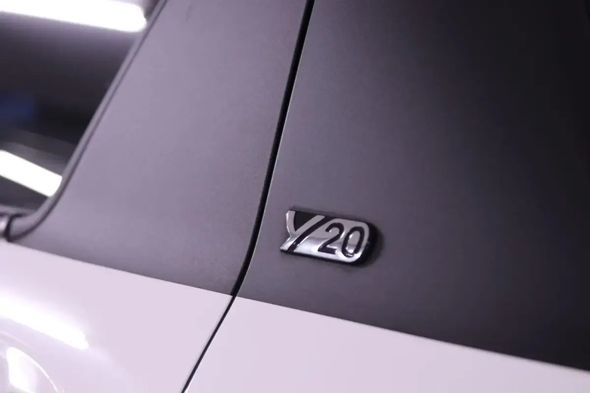 Gebraucht Toyota Yaris Hybrid 101 PS (74 kW) 2019 Weiß Limousine