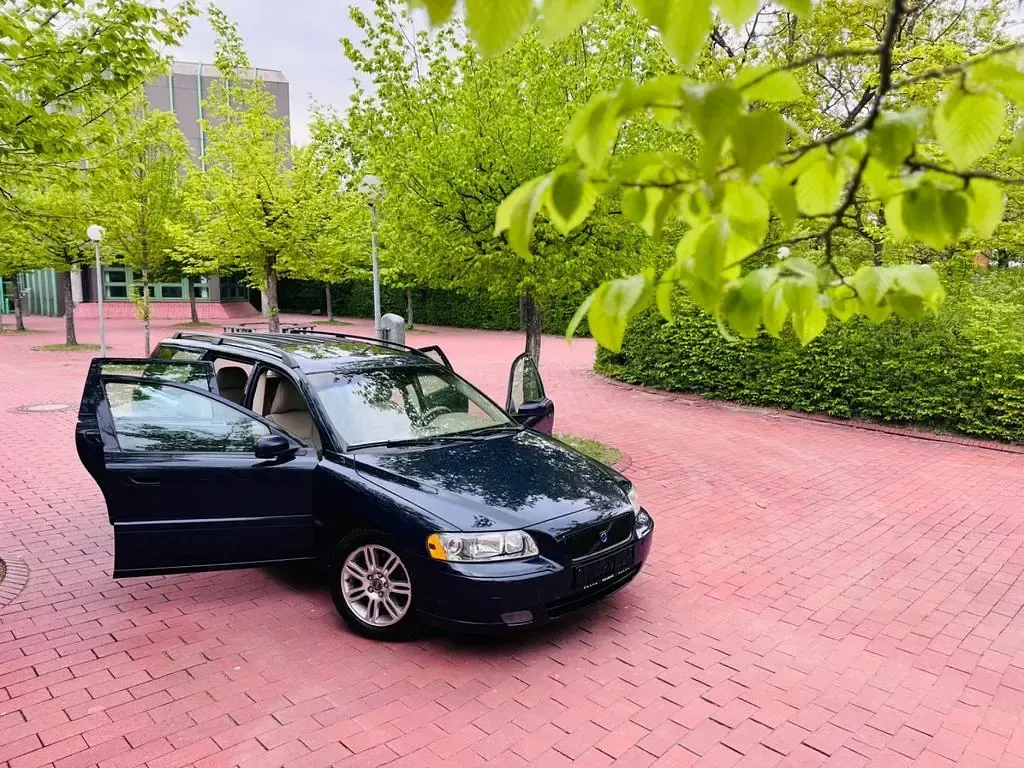 Używany Volvo V70 185 KM (136 kW) 2006 Niebieski Kombi