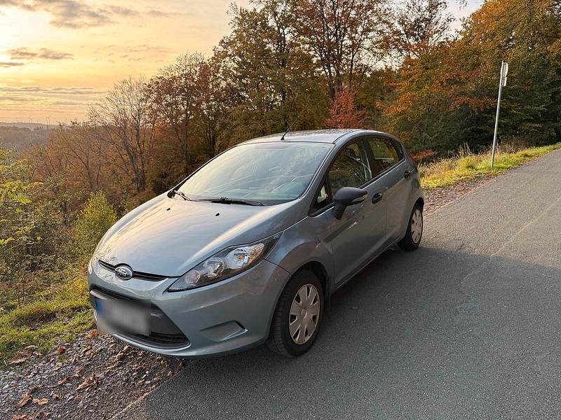 Grau Gebraucht 2009 Ford Fiesta Kleinwagen | 3.199 € - Bild 1/4