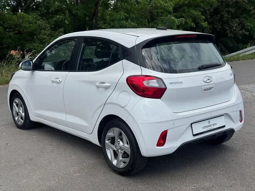 Gebraucht Hyundai i10 Trend 84 PS (61 kW) 2022 Weiß Kleinwagen