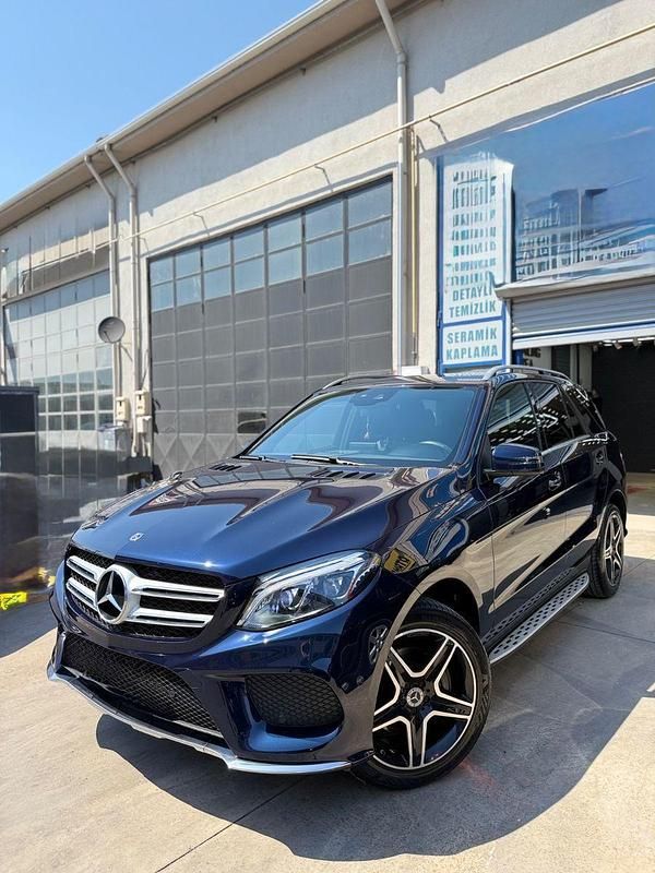 Blau Gebraucht 2018 Mercedes GLE250 AMG SUV | 28.900 € (Etwas zu teuer) - Bild 1/2