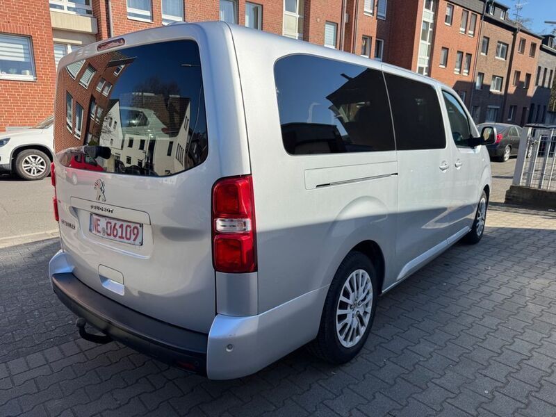 Gebraucht Peugeot Traveller 120 PS (88 kW) 2018 Silber Van / Kleinbus