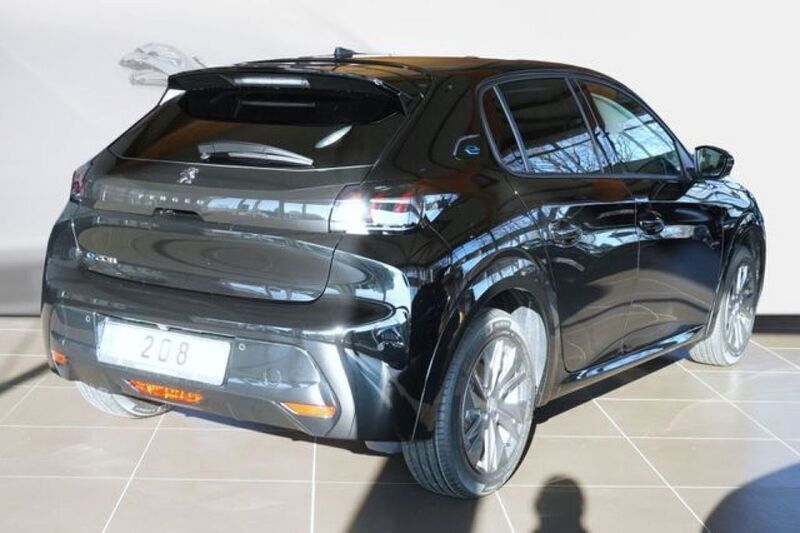 Gebraucht Peugeot e-208 Allure 100 kW (136 PS) 2023 Schwarz Kleinwagen