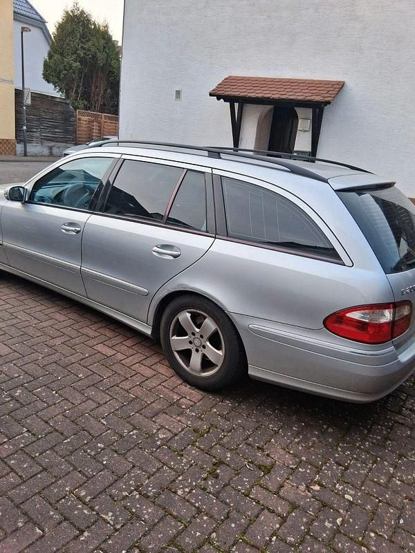 Gebraucht Mercedes E200 Avantgarde 163 PS (119 kW) 2005 Silber Kombi