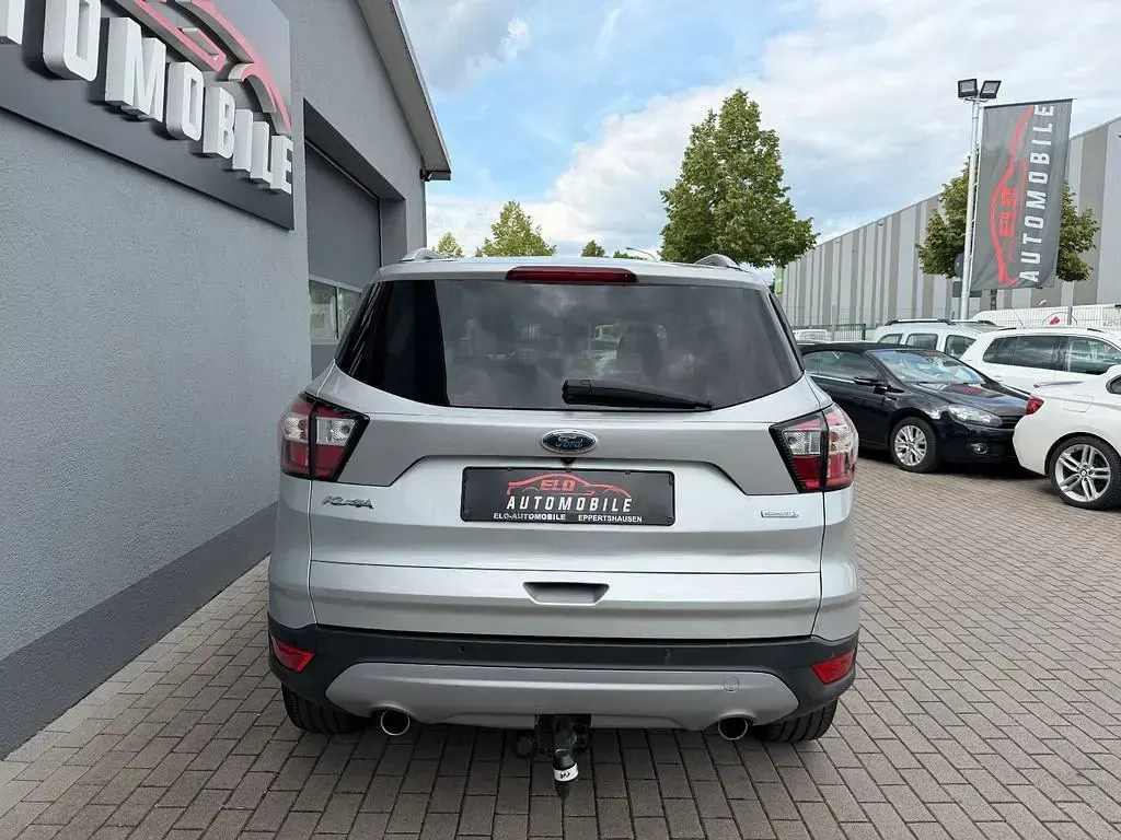 Usado Ford Kuga Titanium 182 HP (133 kW) 2017 Prateado SUV