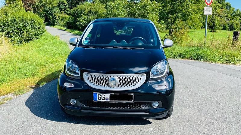 Schwarz Gebraucht 2016 Smart ForFour Passion Kleinwagen | 12.300 € (Fairer Preis) - Bild 1/4