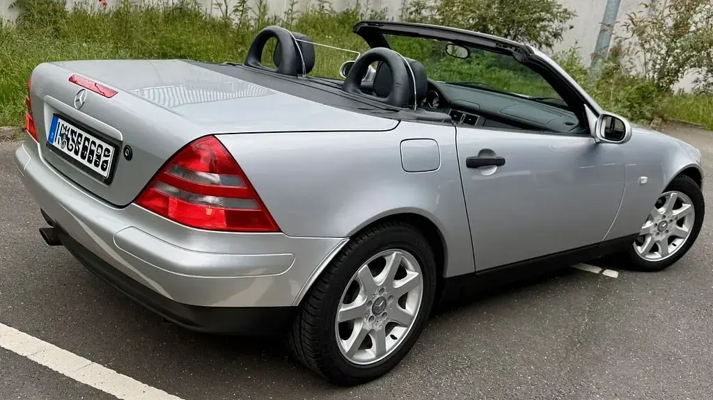 Gebraucht Mercedes SLK230 193 PS (141 kW) 2000 Silber Cabrio