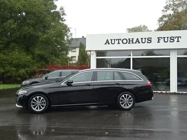 Gebraucht Mercedes E200 160 PS (117 kW) 2021 Schwarz Limousine