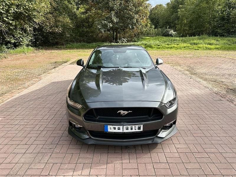 Grau Gebraucht 2016 Ford Mustang GT Coupé | 39.000 € (Fairer Preis) - Bild 1/4