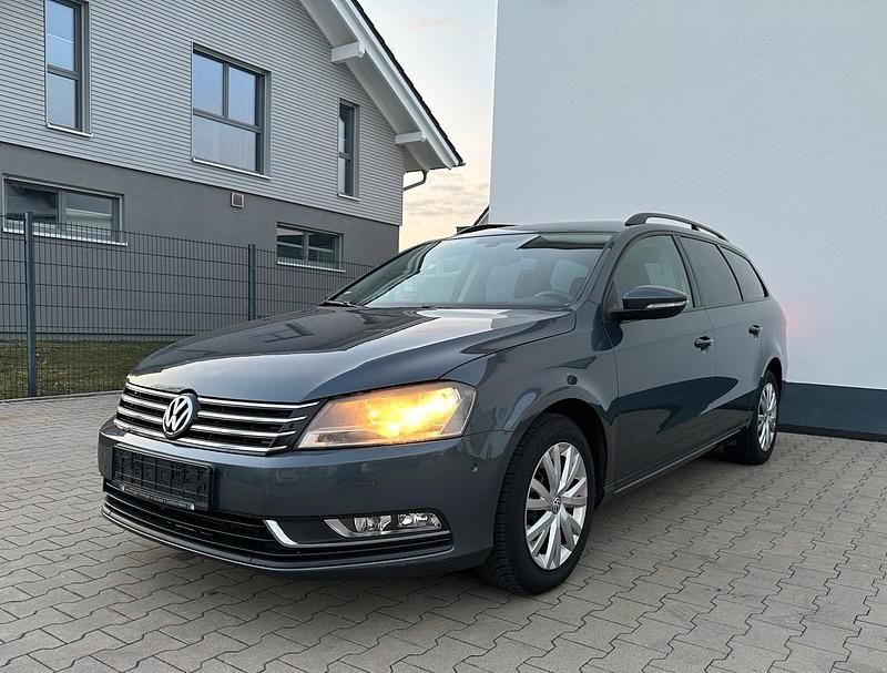 Second-hand VW Passat Highline 122 CP (89 kW) 2011 Gri Break