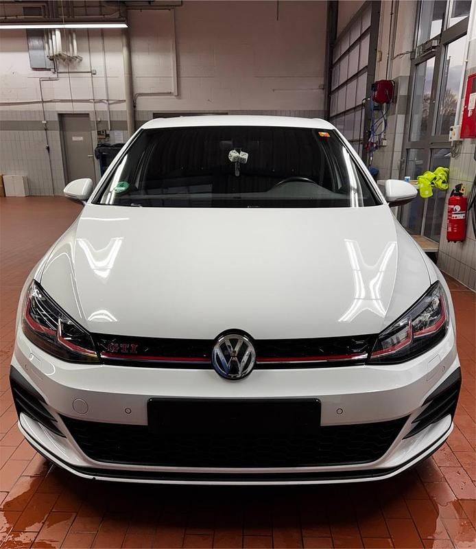 Weiß Gebraucht 2019 VW Golf VII GTI Kleinwagen | 23.000 € - Bild 1/4