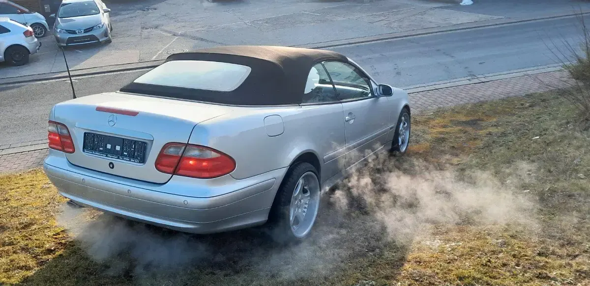 Gebraucht Mercedes CLK230 197 PS (144 kW) 2001 Silber Cabrio