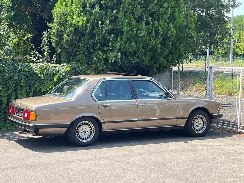 Beige Gebraucht 1983 BMW 745 Limousine | 24.900 € - Bild 1/4