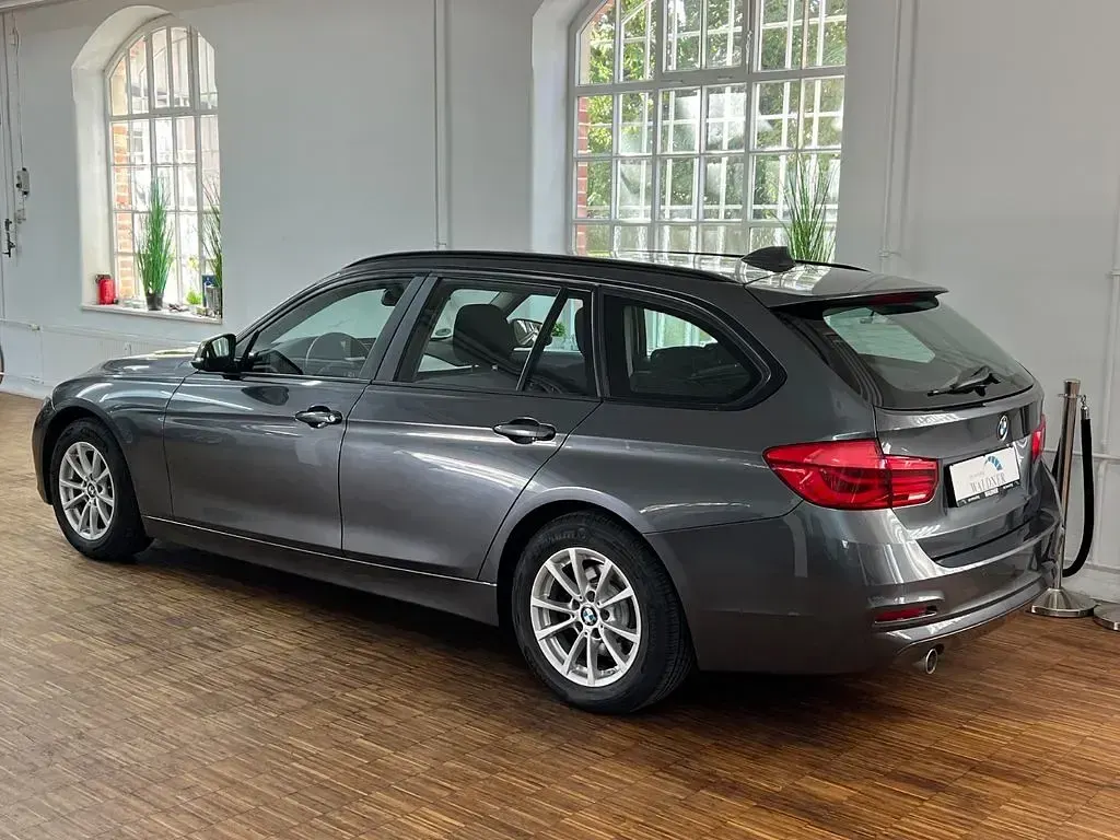 Gebraucht BMW 318 150 PS (110 kW) 2019 Grau Limousine