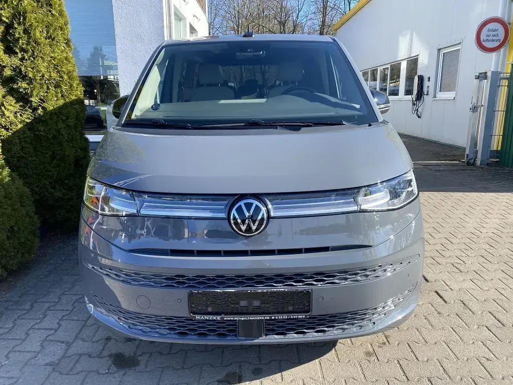Gebraucht VW Multivan Style 150 PS (110 kW) 2024 Pure grey, pure grey Van / Kleinbus