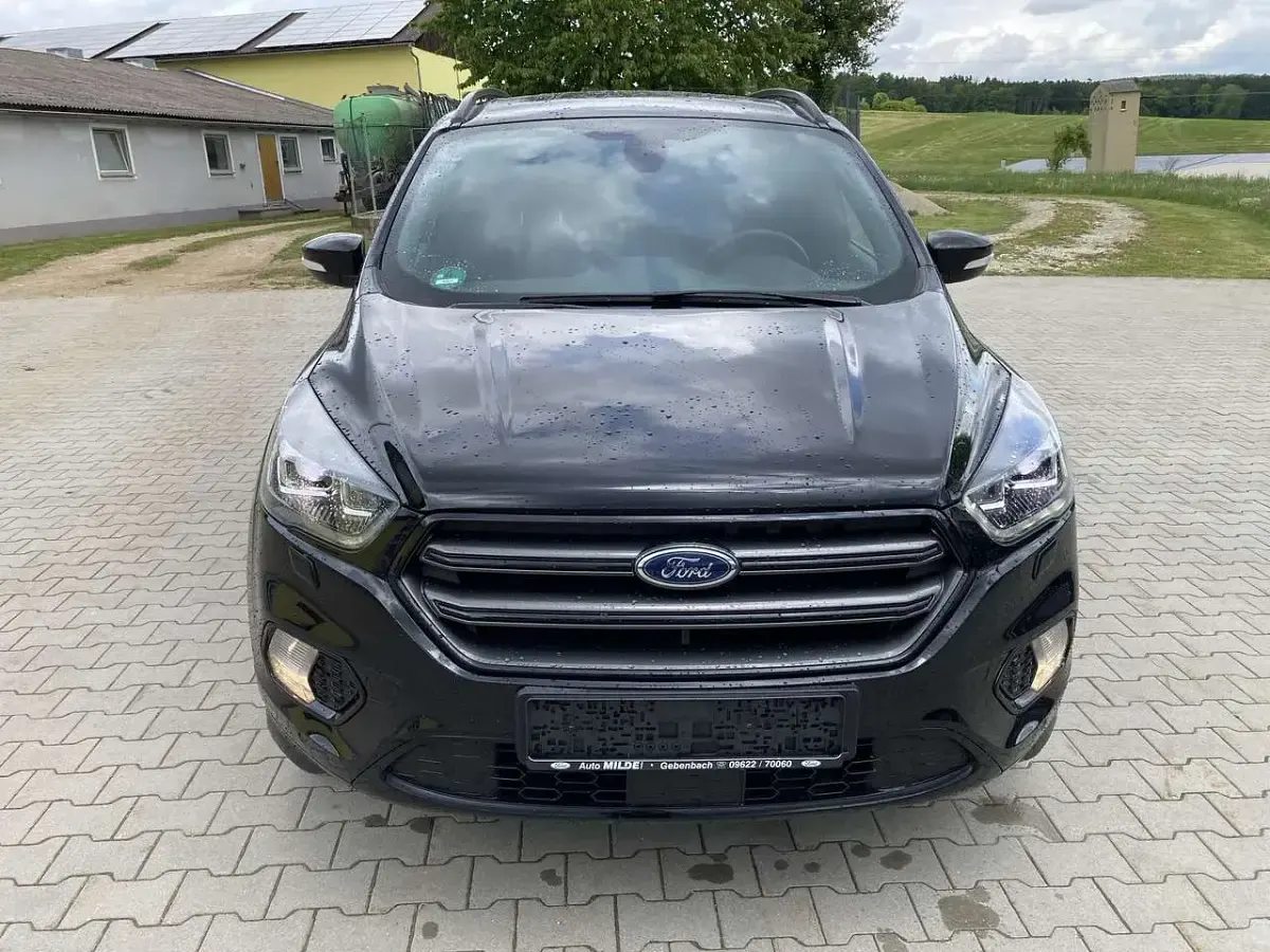 Usado Ford Kuga ST-Line 179 HP (131 kW) 2019 Preto SUV