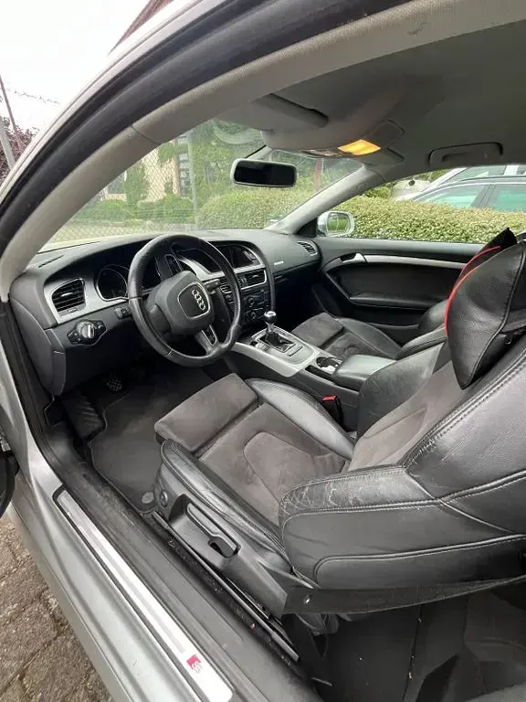 Second-hand Audi A5 S-Line 170 CP (125 kW) 2011 Argintiu Coupe