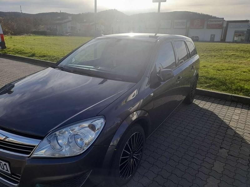 Grau Gebraucht 2010 Opel Astra Innovation Kombi | 1.600 € (Superpreis) - Bild 1/4