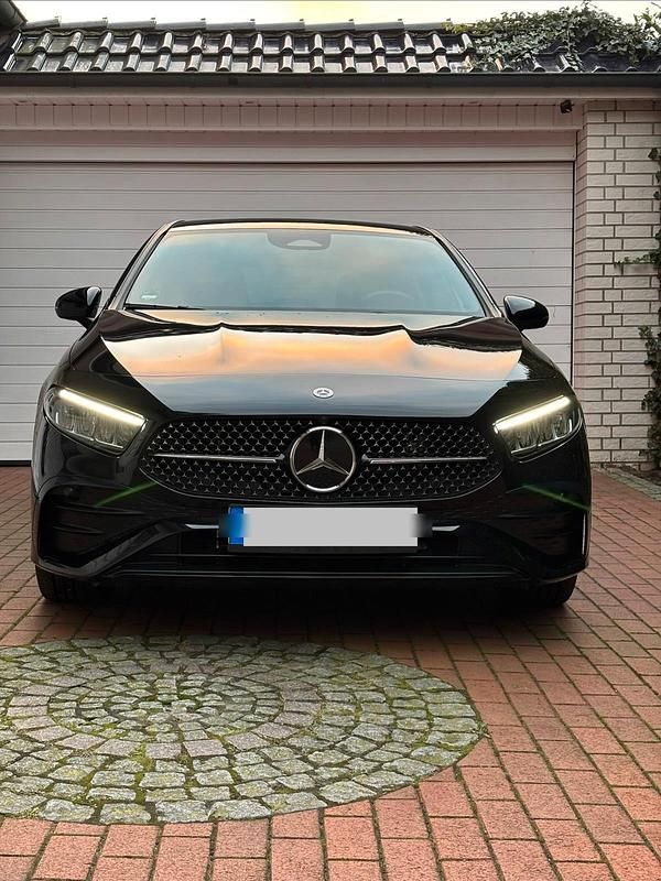 Schwarz Gebraucht 2023 Mercedes A250 AMG Kleinwagen | 31.500 € (Fairer Preis) - Bild 1/4