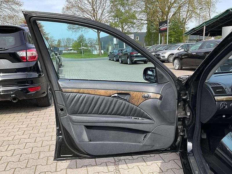 Second-hand Mercedes E220 Avantgarde 150 CP (110 kW) 2006 Negru Berlinǎ
