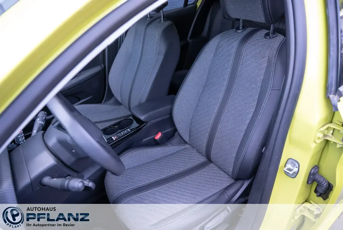 Gebraucht Peugeot 208 Allure 101 PS (74 kW) 2024 Gelb Kleinwagen