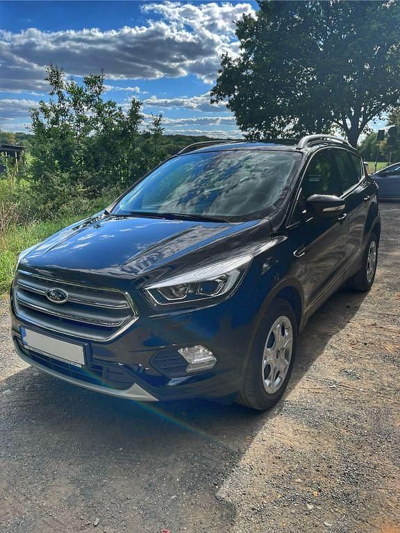 Schwarz Gebraucht 2017 Ford Kuga Cool & Connect SUV | 10.599 € (Superpreis) - Bild 1/4