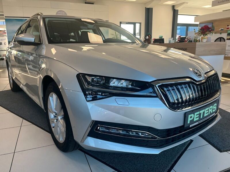 Silber Gebraucht 2020 Skoda Superb Style Kombi | 22.960 € (Guter Preis) - Bild 1/4