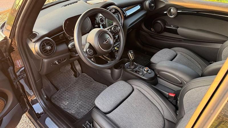 Second-hand Mini Cooper SE 135 kW (184 CP) 2020 Negru Hatchback