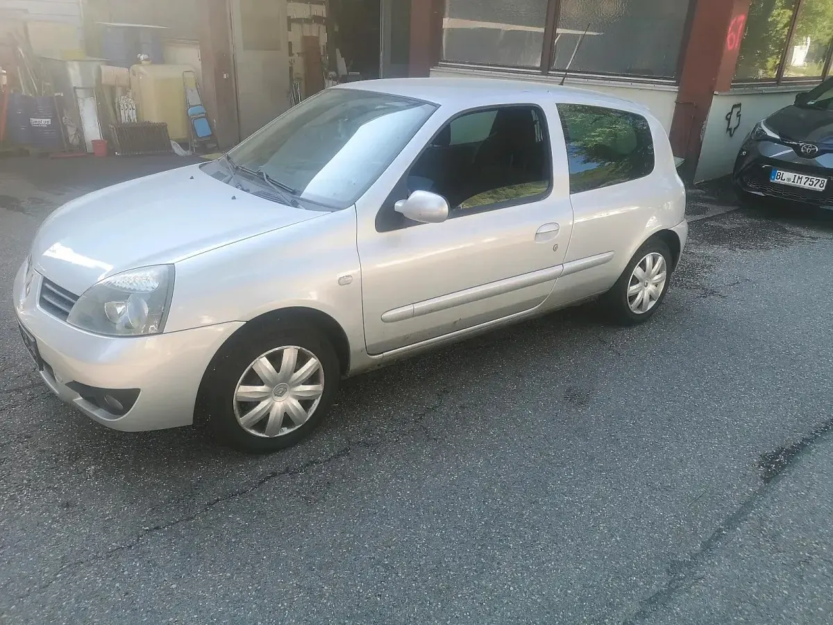 Gebraucht Renault Clio II 75 PS (55 kW) 2007 Kleinwagen