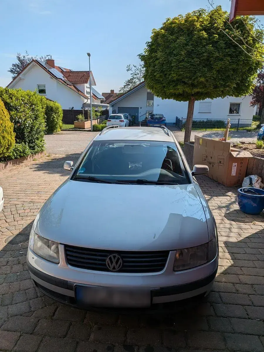 Gebraucht VW Passat Basis 125 PS (91 kW) 1998 Silber Kombi