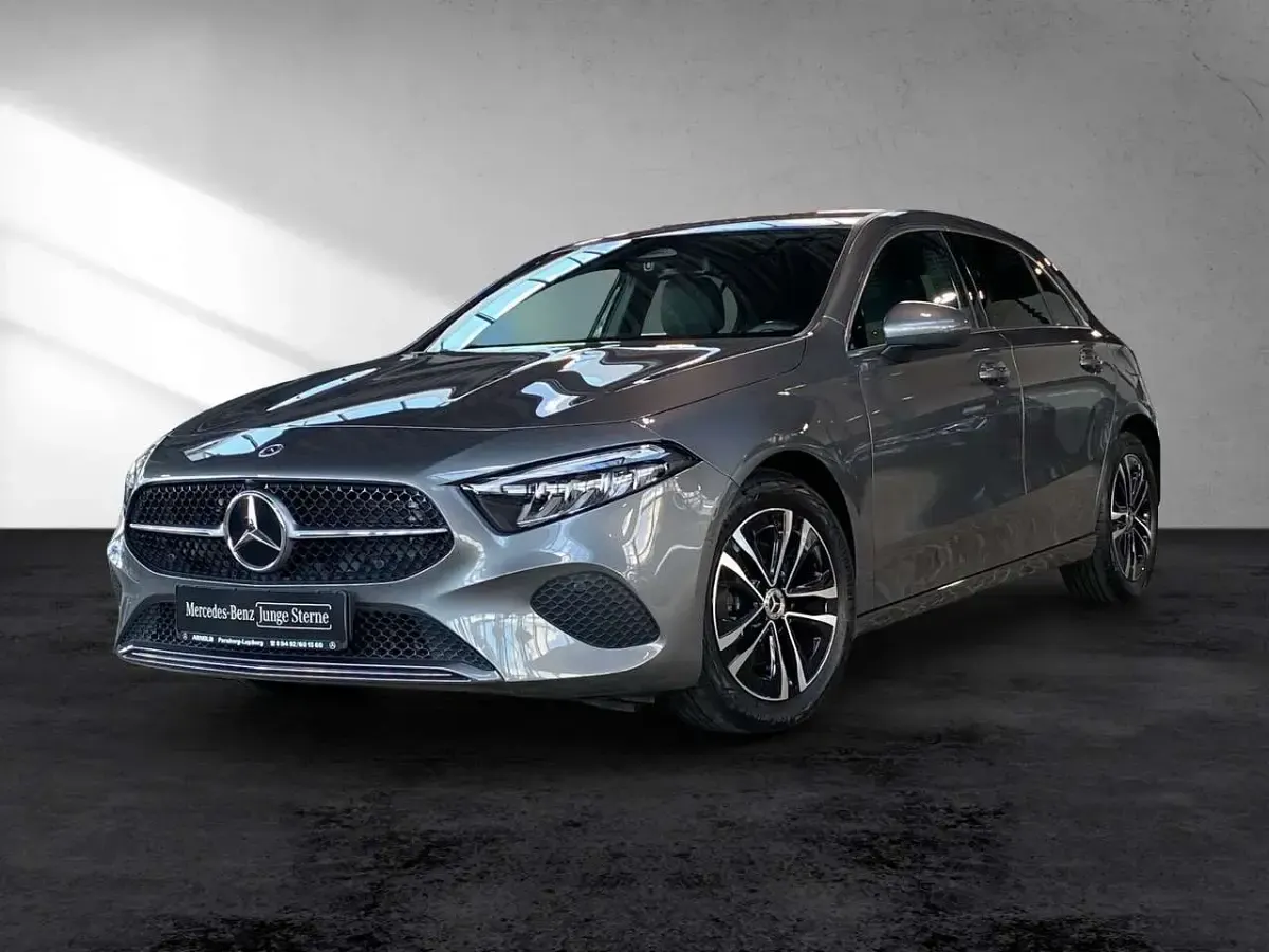 Gebraucht Mercedes A200 Progressive 163 PS (119 kW) 2025 Grau Limousine