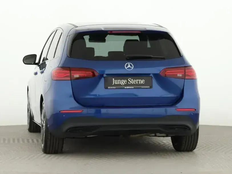 Gebraucht Mercedes B220 Progressive 190 PS (139 kW) 2024 Metalliclack spektralblau Kleinwagen