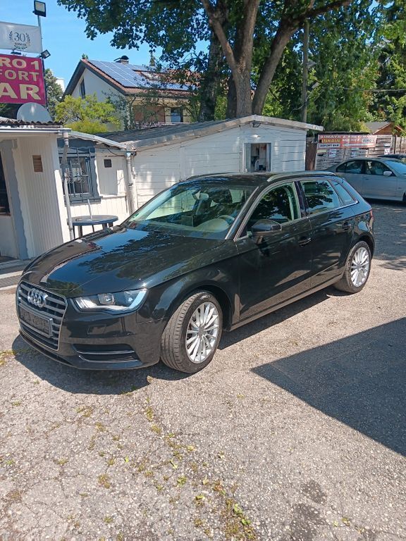 Schwarz Gebraucht 2015 Audi A3 Sportback Attraction Limousine | 11.800 € (Fairer Preis) - Bild 1/4