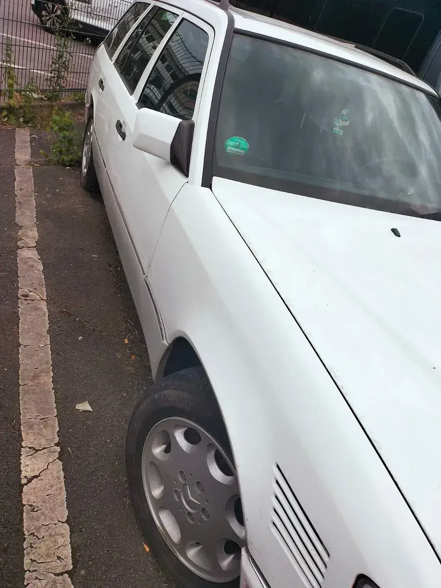 Gebraucht Mercedes E250 113 PS (83 kW) 1994 Weiß Kombi