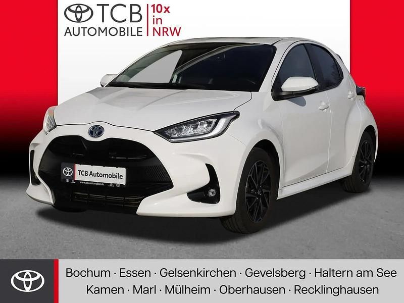 Gebraucht Toyota Yaris Hybrid Basis 116 PS (85 kW) 2022 Schneeweiß Kleinwagen