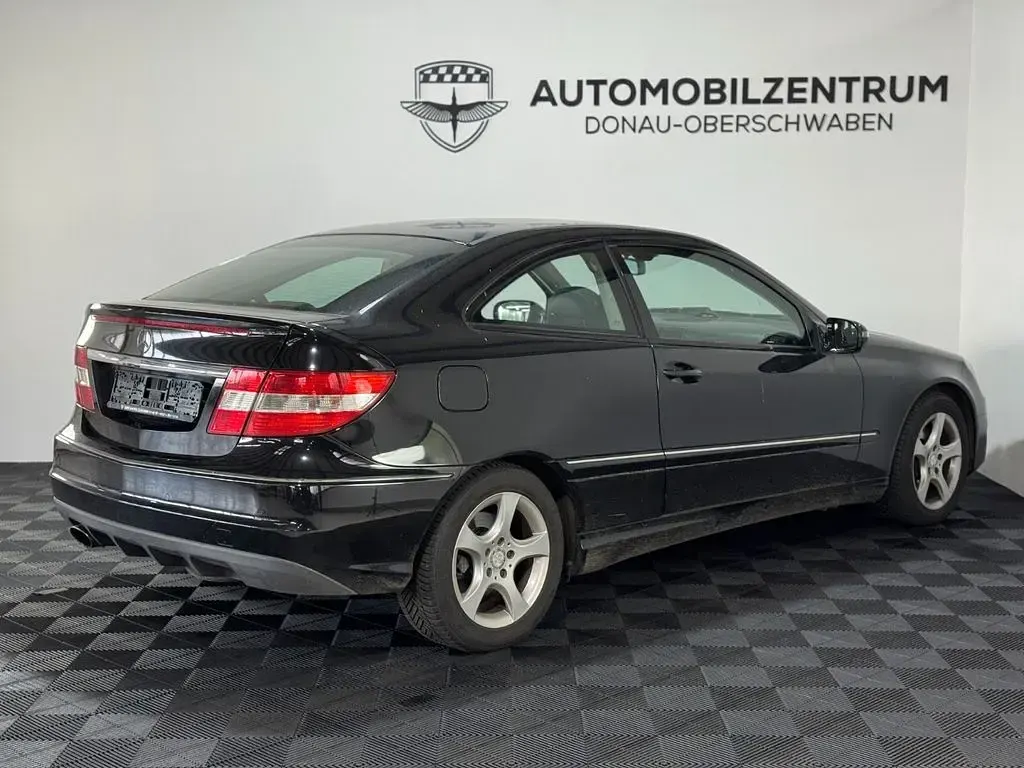 Używany Mercedes CLC200 184 KM (135 kW) 2011 Czarny Hatchback