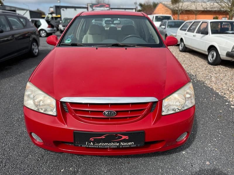 Usado Kia Cerato 143 CV (105 kW) 2005 Rojo Berlina