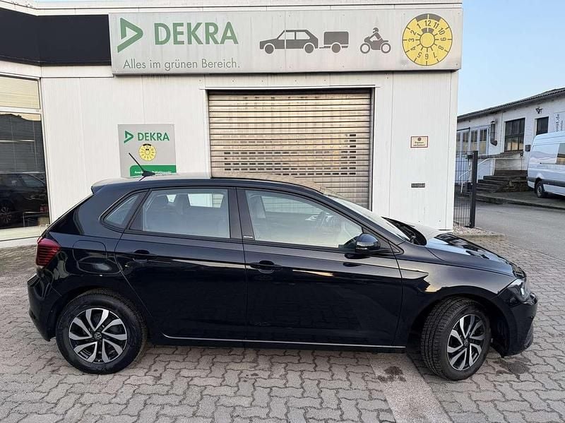 Gebraucht VW Polo Active 95 PS (69 kW) 2021 Deep black perleffekt Kleinwagen