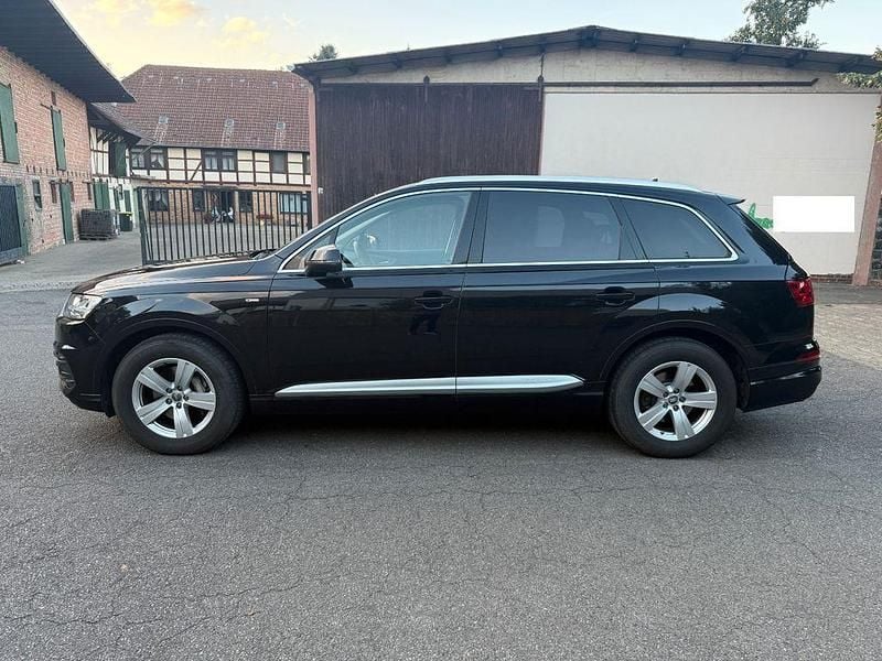 Używany Audi Q7 Ambiente 272 KM (200 kW) 2017 Czarny SUV