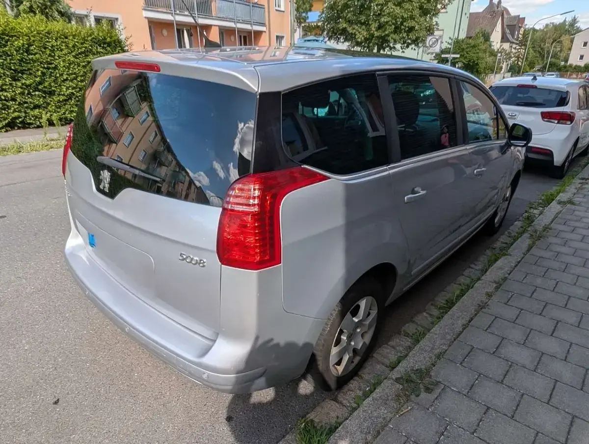 Gebraucht Peugeot 5008 Allure 150 PS (110 kW) 2013 Grau Van / Kleinbus