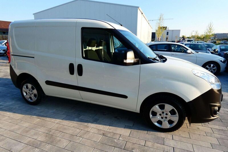 Gebraucht Opel Combo 95 PS (69 kW) 2018 Polarweiss Van / Kleinbus