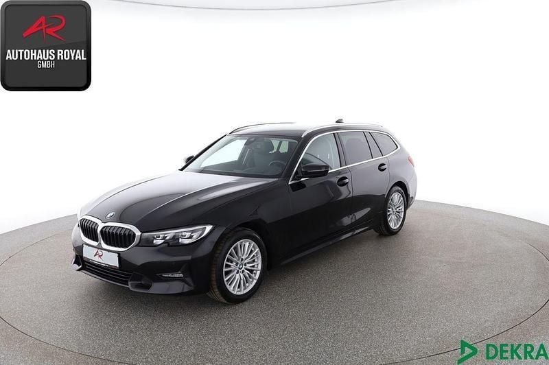 Schwarz Gebraucht 2021 BMW 330 Sport Line Kombi | 29.880 € (Guter Preis) - Bild 1/4
