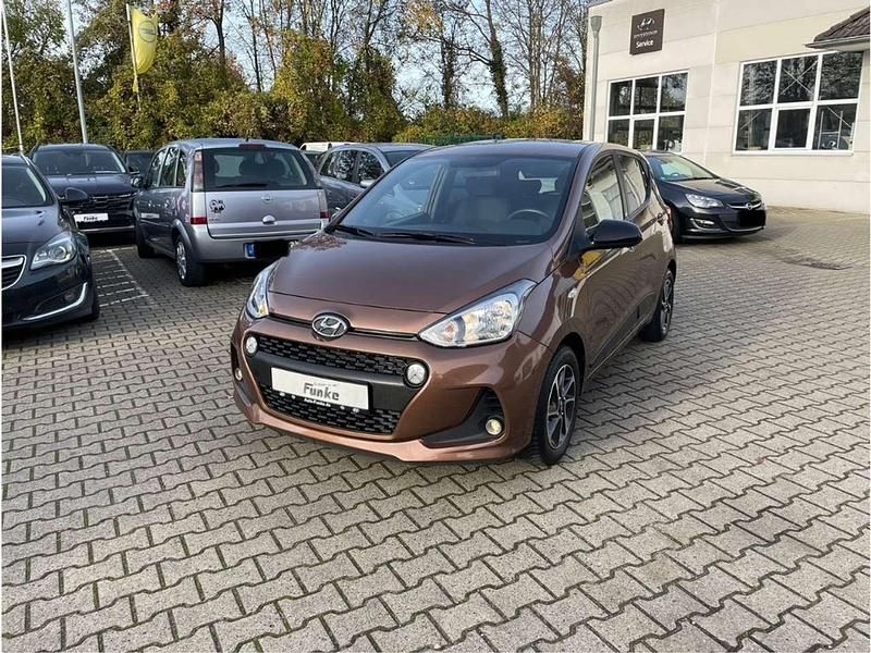 Cashmere brown / met Gebraucht 2018 Hyundai i10 Passion Kleinwagen | 12.740 € (Etwas zu teuer) - Bild 1/4