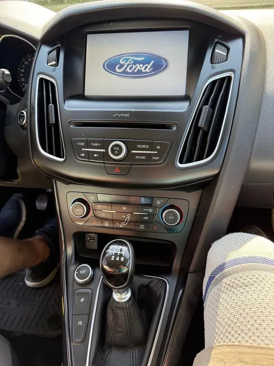 Gebraucht Ford Focus Titanium 120 PS (88 kW) 2016 Grau Kombi