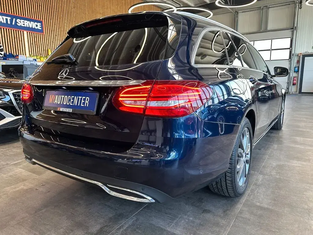 Gebraucht Mercedes C180 Avantgarde 116 PS (85 kW) 2016 Blau Limousine