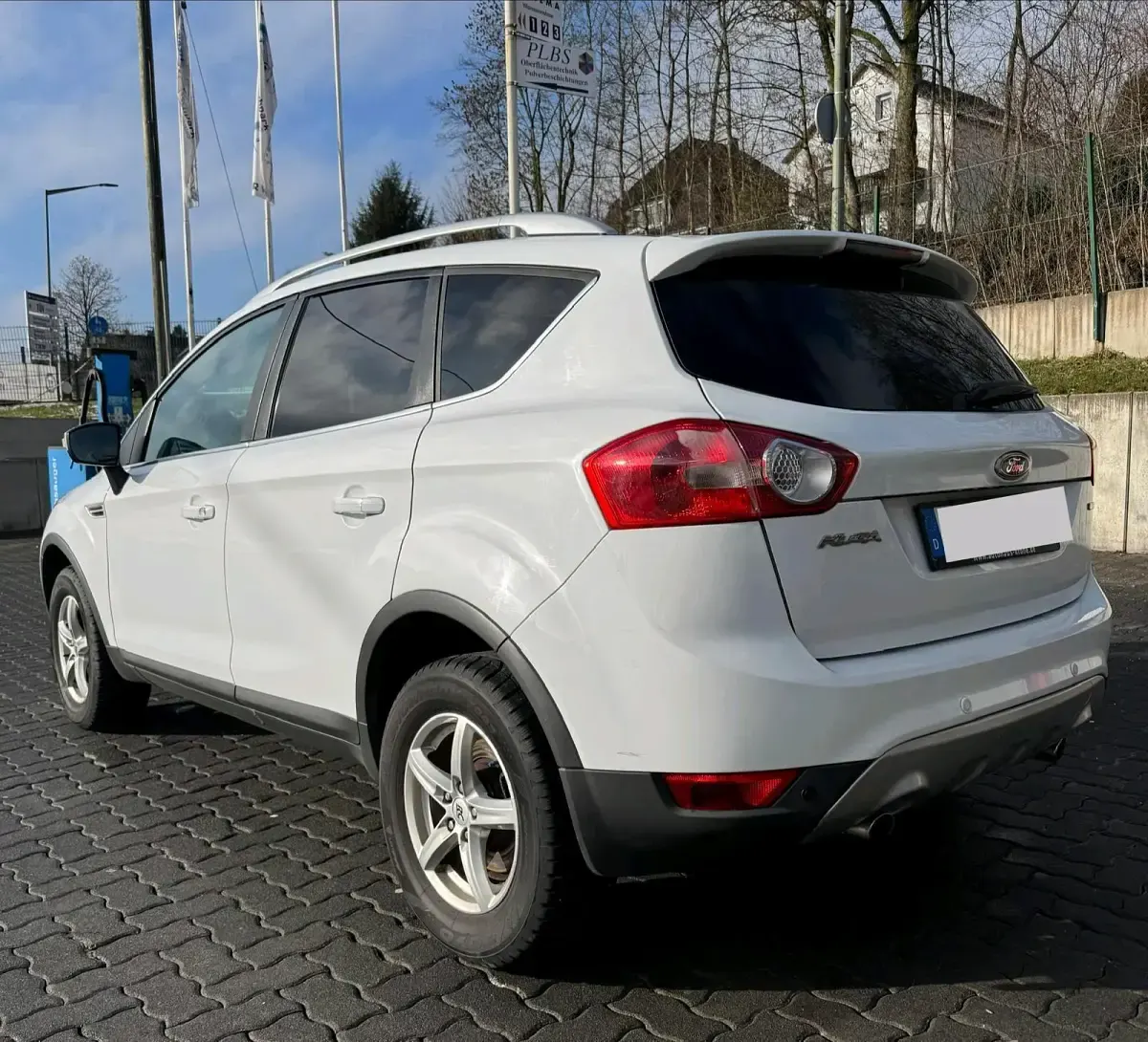 Gebraucht Ford Kuga Titanium 131 PS (96 kW) 2009 Weiß SUV