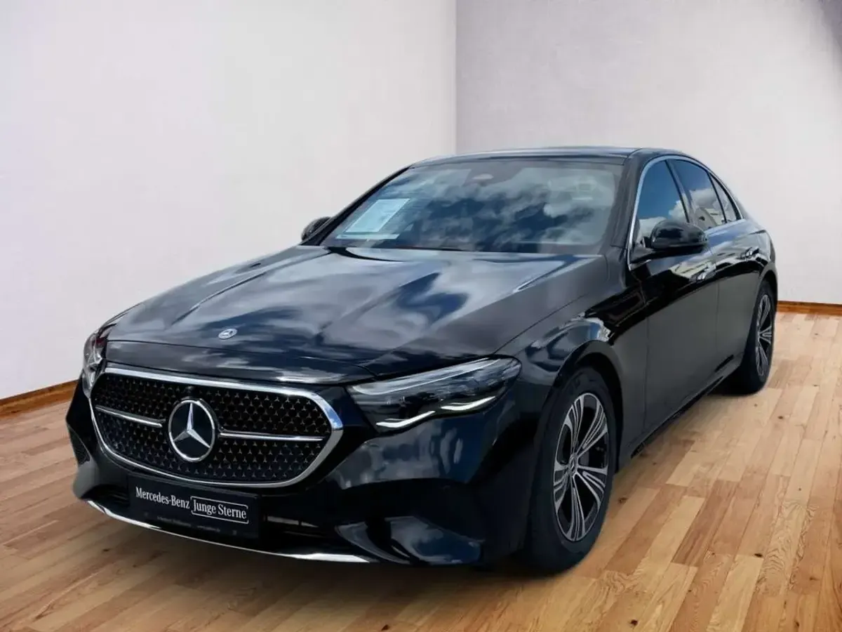 Gebraucht Mercedes E450 Avantgarde 367 PS (269 kW) 2024 Obsidianschwarz Limousine