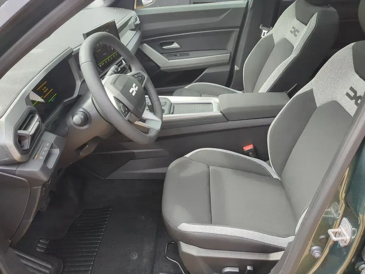 Neu Dacia Bigster Journey 158 PS (116 kW) 2026 Zedergrün+schwarz SUV